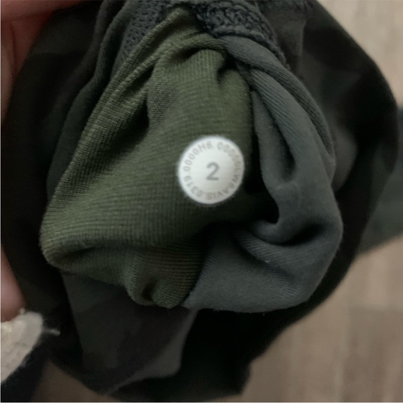 ❌SOLD❌LULULEMON CamoCapri size 2 - Picture 3 of 3